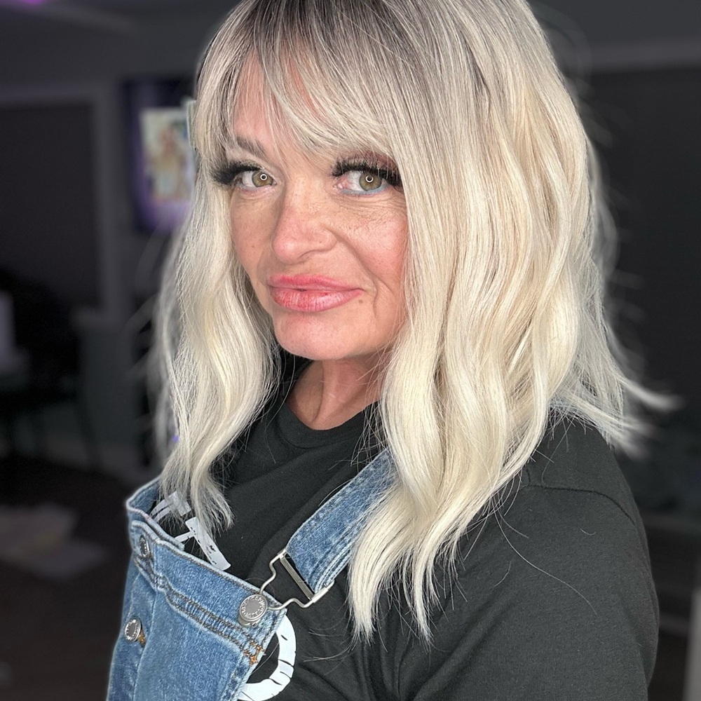 ANNIE - Picture 3 of 6